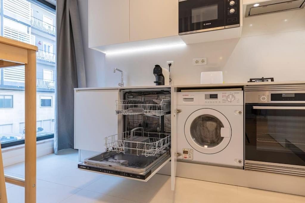 Campolide Lovely 2 Bedroom By Innkeeper Lisboa Екстериор снимка
