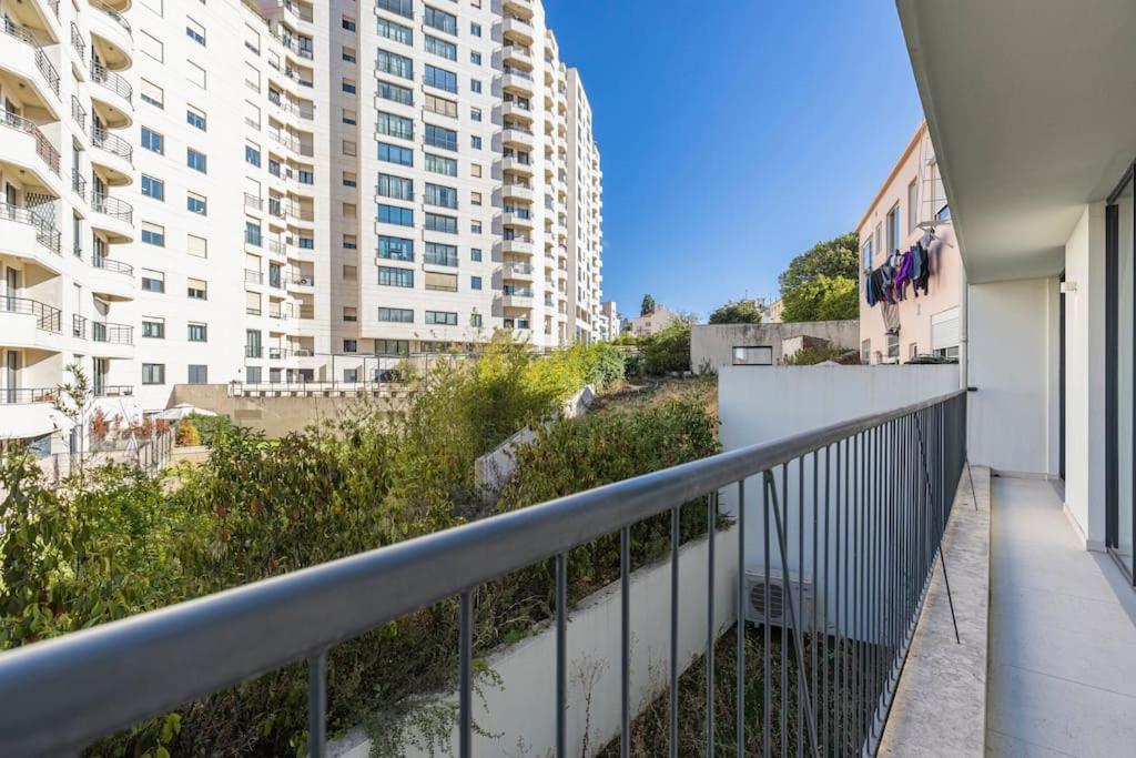 Campolide Lovely 2 Bedroom By Innkeeper Lisboa Екстериор снимка